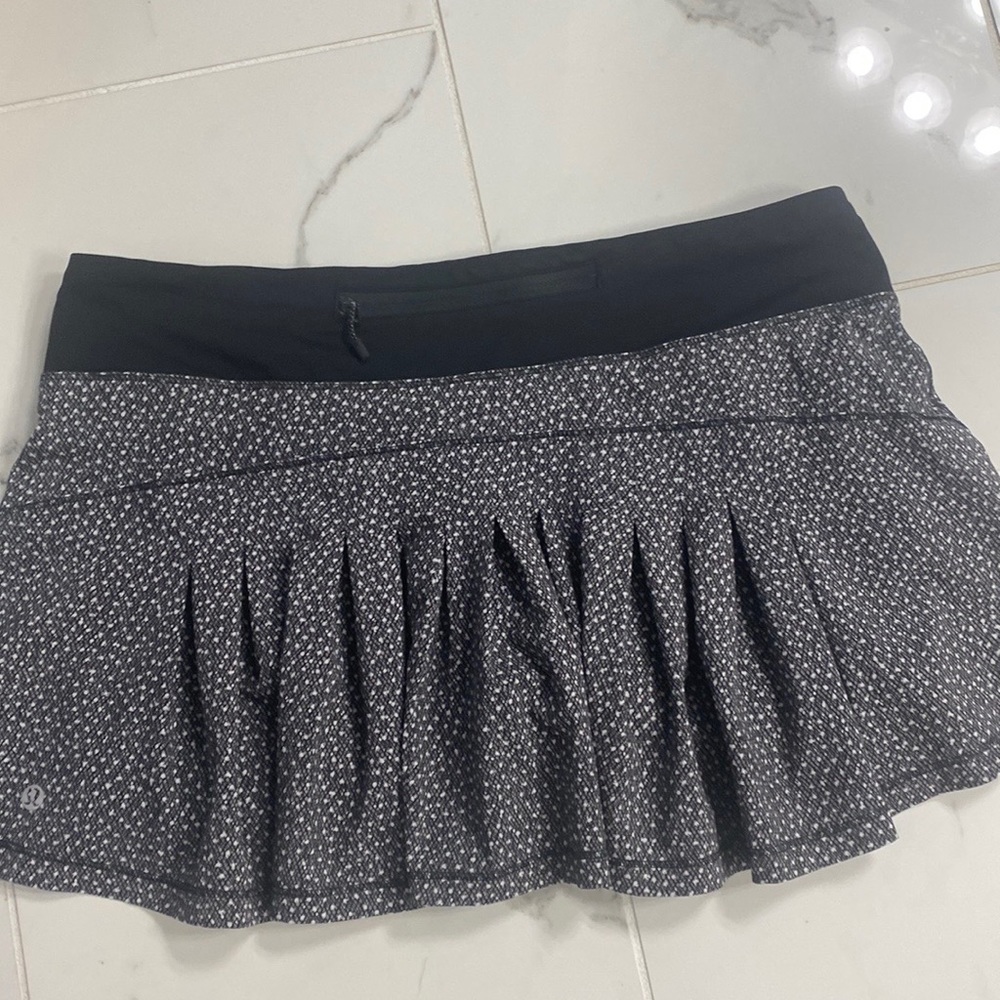 Gently used ladies Lululemon skort Sz 10.